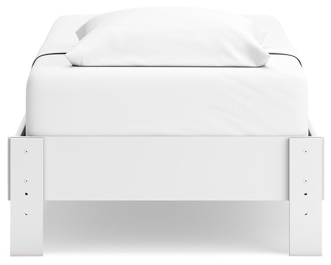 Hallityn Platform Bed